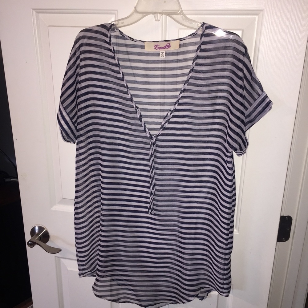 Emmelee brand SS Navy & White top